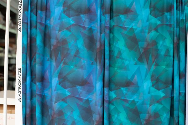 Kristallfantasie - 2in1 Design - blau / türkis - Badeanzugstoff - UPF 40+