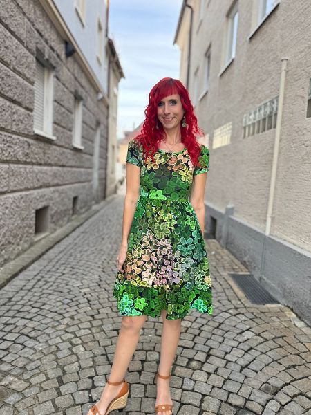 VibrantBlossom - green garden - Bio-Jersey - A/B-Ware - 2,50 m RESTSTÜCK