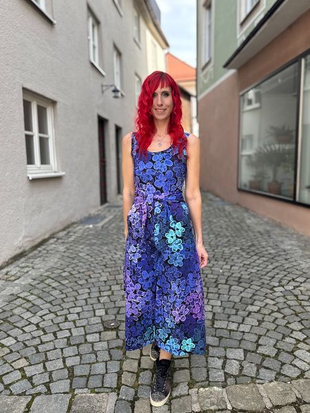 VibrantBlossom - electric blue - Bio-Jersey - A/B-Ware - 1,80 m RESTSTÜCK