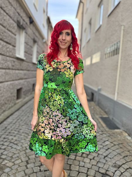 VibrantBlossom - green garden - Bio-Jersey - A/B-Ware - 2,50 m RESTSTÜCK