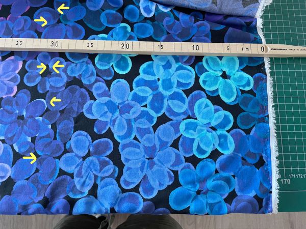 VibrantBlossom - electric blue - Viskose Webware - 2. Wahl